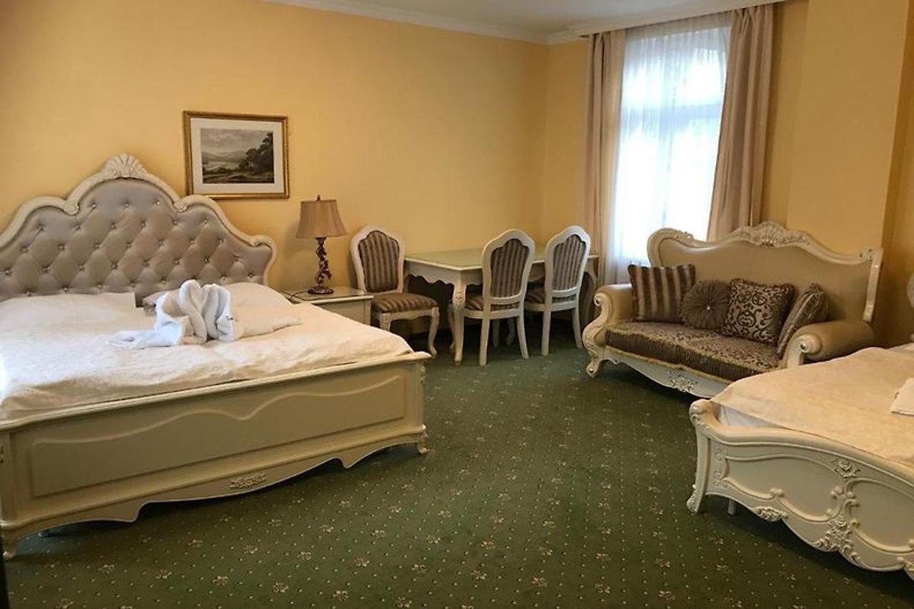 Hotel Saint Petersburg Karlovy Vary Exteriör bild