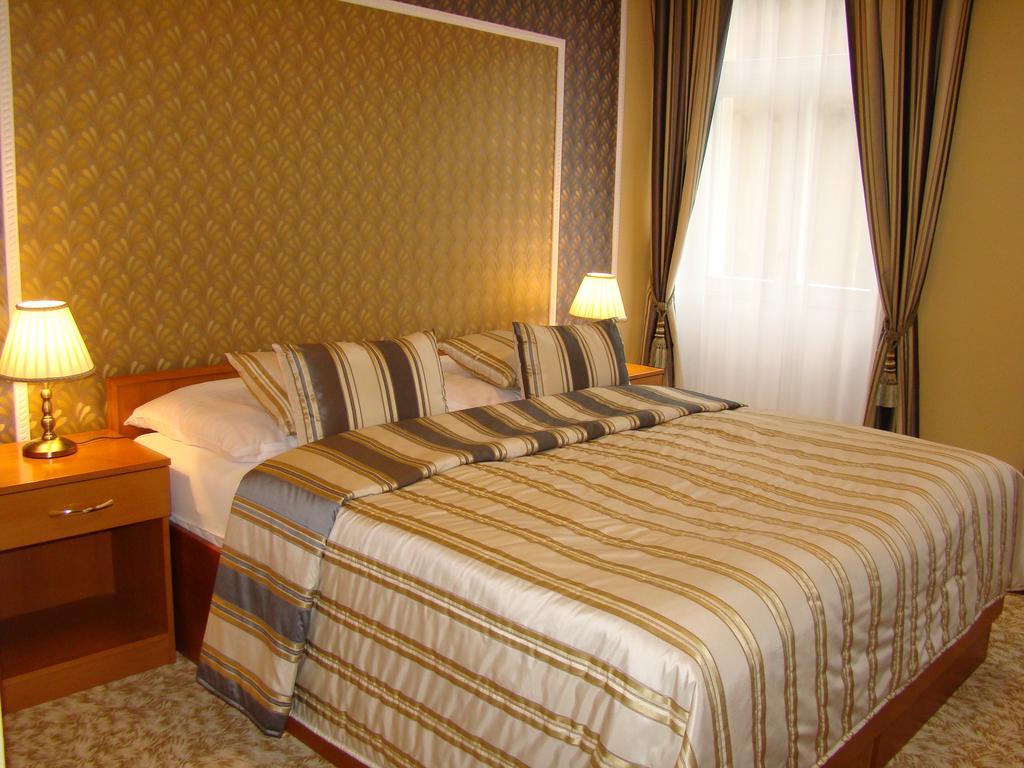 Hotel Saint Petersburg Karlovy Vary Exteriör bild