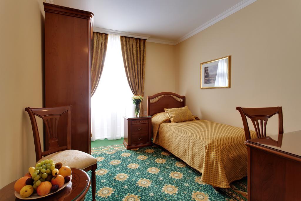 Hotel Saint Petersburg Karlovy Vary Exteriör bild