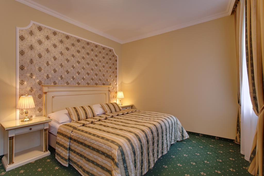 Hotel Saint Petersburg Karlovy Vary Exteriör bild