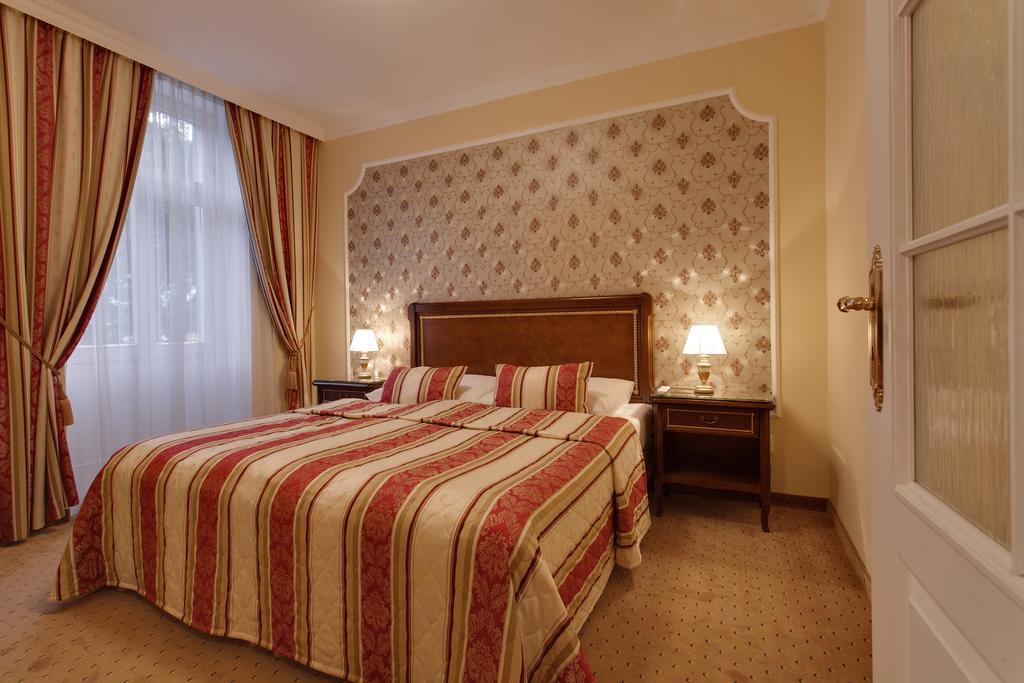Hotel Saint Petersburg Karlovy Vary Exteriör bild