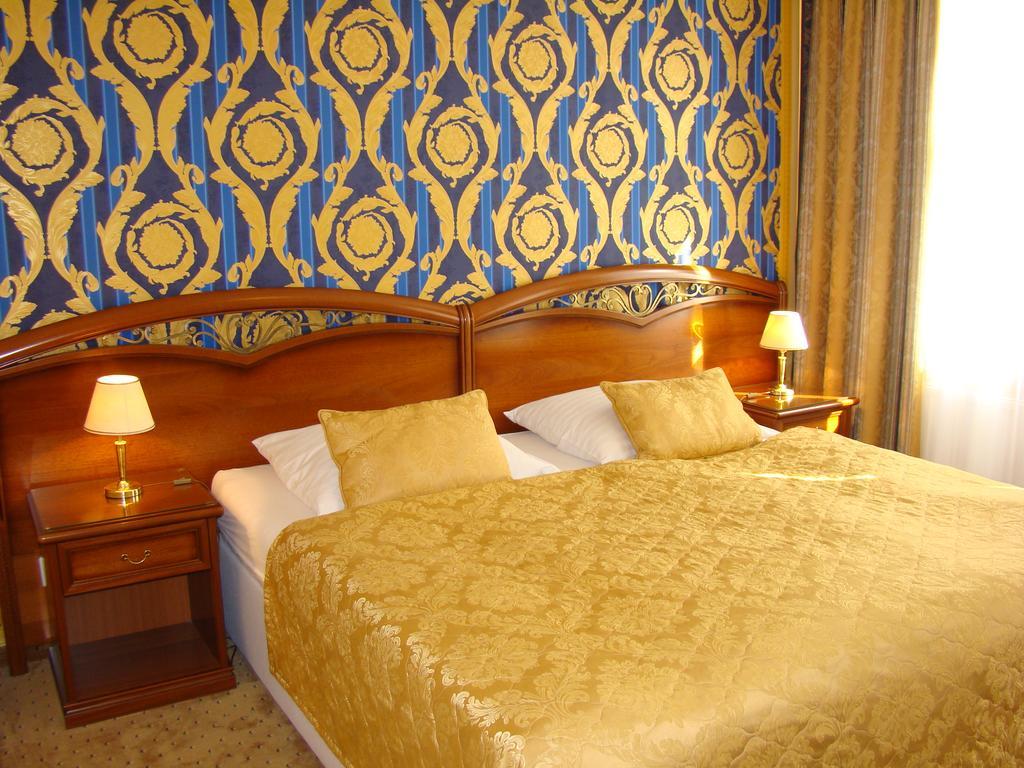 Hotel Saint Petersburg Karlovy Vary Exteriör bild
